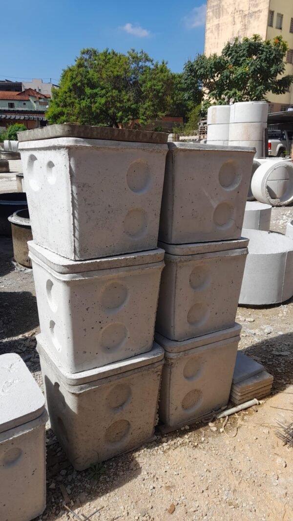 caixas de concreto esgoto ou eletrica