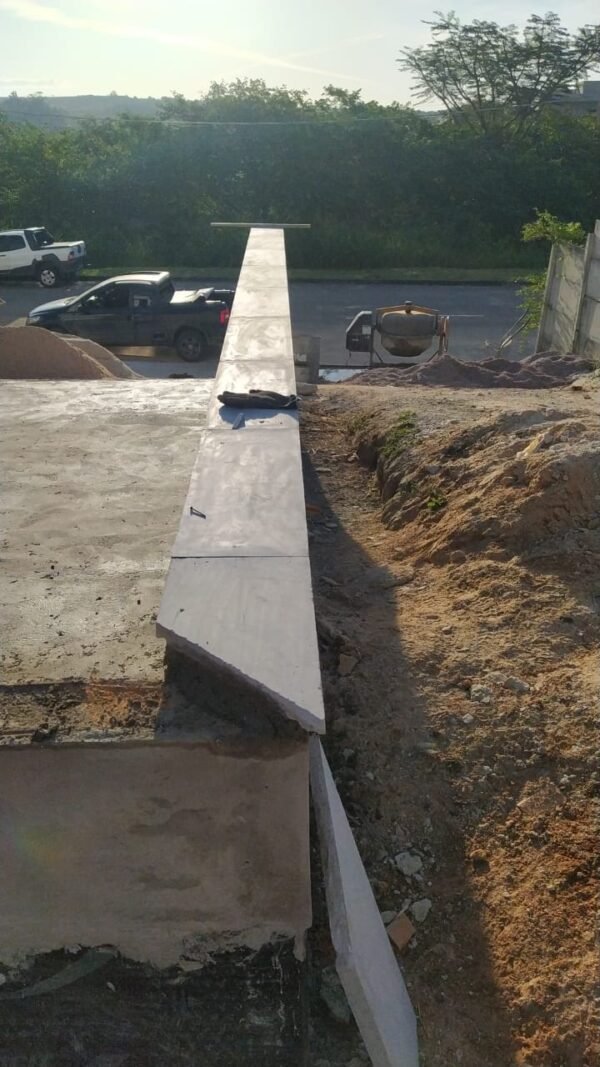 mureta com pingadeira de concreto com argamassa